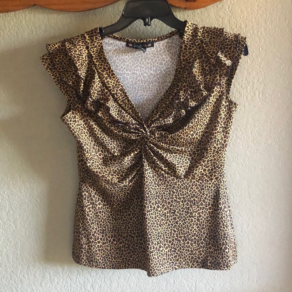 Suzie in the City L Cheetah Print Cap-Sleeve Top